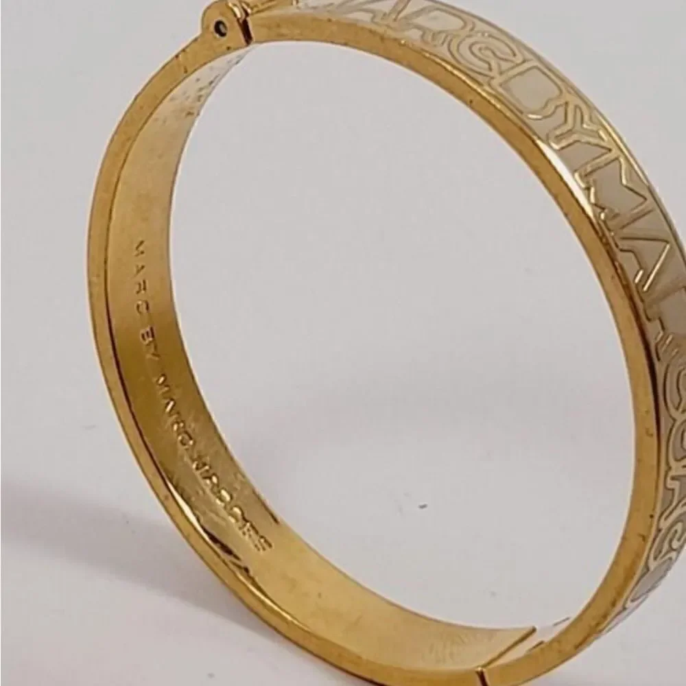 Marc by Marc Jacobs gold tone bangle bracelet - Picture 2 of 6